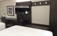 ห้องนอน 3 Holiday Inn Express & Suites Mississauga-Toronto Southwest, an IHG Hotel