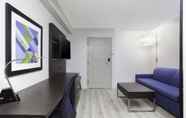 Ruang untuk Umum 2 Holiday Inn Express & Suites Mississauga-Toronto Southwest, an IHG Hotel