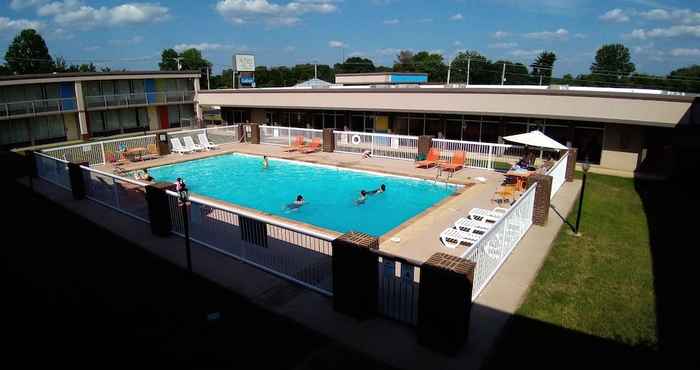 Swimming Pool River Rock Hotel Mountain Home