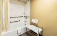 In-room Bathroom 4 Quality Inn National Fairgrounds Area