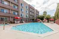 Swimming Pool Ramada by Wyndham Bakersfield North