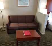 Common Space 5 Ramada by Wyndham Bakersfield North