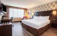 Bedroom 7 Holiday Inn Toronto - Int'l Airport, an IHG Hotel