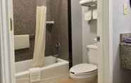 Toilet Kamar 3 Days Inn by Wyndham McAllen