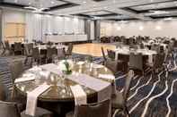 Functional Hall Delta Hotels by Marriott Minneapolis Northeast