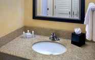 In-room Bathroom 5 Courtyard by Marriott Poughkeepsie