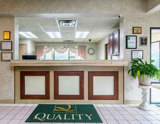 Lobby 2 Quality Inn