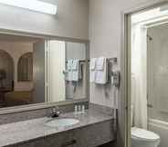 In-room Bathroom 3 Quality Inn