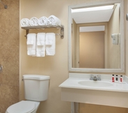 In-room Bathroom 5 Space Coast Hotel -Titusville/Kennedy Space Center