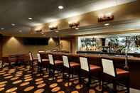 Bar, Cafe and Lounge Embassy Suites by Hilton Piscataway Somerset