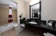 In-room Bathroom 7 Red Roof Inn Bordentown - McGuire AFB