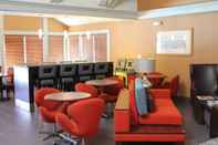 Bar, Cafe and Lounge SenS Suites Livermore, SureStay Collection by Best Western