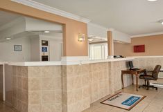 ロビー 5 Travelodge by Wyndham Port of Tacoma WA