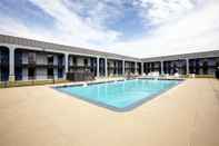 Swimming Pool Americas Best Value Inn Newnan
