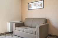 Common Space Comfort Inn Sherbrooke