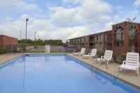Swimming Pool Days Inn by Wyndham Jonesboro AR