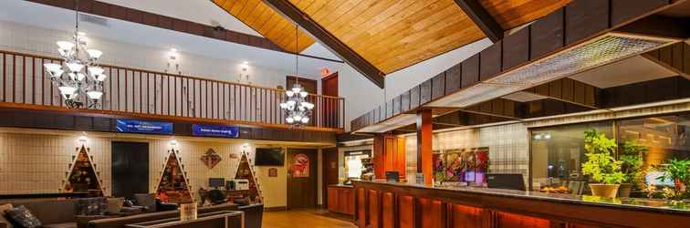 Lobby SureStay Plus Hotel by Best Western Black River Falls