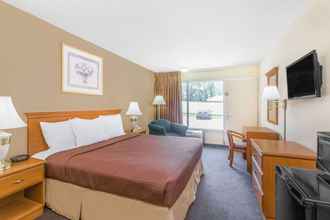 Bedroom 4 Days Inn by Wyndham Christiansburg