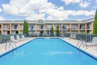 Swimming Pool Days Inn by Wyndham Christiansburg