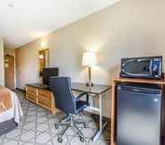 Bedroom 3 Comfort Inn Thetford Mines