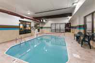 Swimming Pool Red Roof Inn & Suites Columbus - West Broad