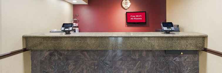 Lobby Red Roof Inn & Suites Columbus - West Broad