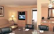 Restaurant 5 Embassy Suites by Hilton Phoenix Airport