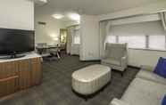 Common Space 2 DoubleTree by Hilton Hotel & Suites Pittsburgh Downtown