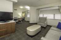 Common Space DoubleTree by Hilton Hotel & Suites Pittsburgh Downtown