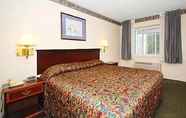 Bedroom 3 New Haven Inn