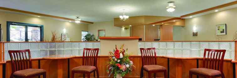 Lobby Days Inn by Wyndham Nanaimo