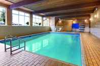 Swimming Pool Days Inn by Wyndham Nanaimo