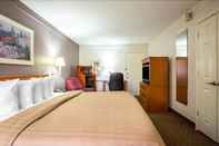 Bedroom Quality Inn & Suites Airport