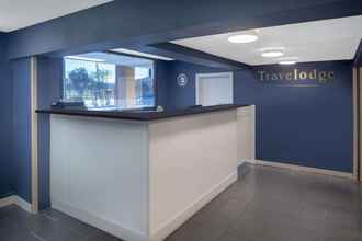 Lobi 4 Travelodge by Wyndham Savannah Area/Richmond Hill