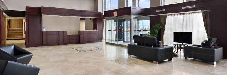 Lobi Comfort Inn & Conference Centre Toronto Airport