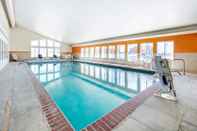 Swimming Pool Quality Inn & Suites Limon