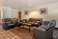 Lobi Quality Inn & Suites Limon