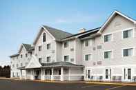 Exterior Travelodge Suites by Wyndham Moncton