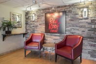 Lobby Red Roof Inn & Suites Cleveland - Elyria