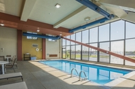 Swimming Pool Red Roof Inn & Suites Cleveland - Elyria