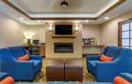 Lobi 5 Comfort Inn Medford North