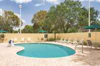 Swimming Pool La Quinta Inn & Suites by Wyndham Fort Lauderdale Tamarac