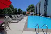 Kolam Renang Hampton Inn Norfolk/Chesapeake (Greenbrier Area)