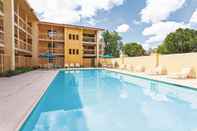 Swimming Pool La Quinta Inn by Wyndham Fresno Yosemite