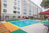 Swimming Pool La Quinta Inn & Suites by Wyndham DC Metro Capital Beltway