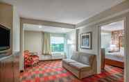 Common Space 7 La Quinta Inn & Suites by Wyndham DC Metro Capital Beltway