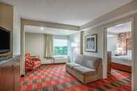 Common Space La Quinta Inn & Suites by Wyndham DC Metro Capital Beltway