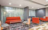 Lobby 5 La Quinta Inn & Suites by Wyndham DC Metro Capital Beltway