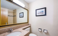 In-room Bathroom 2 Quality Inn