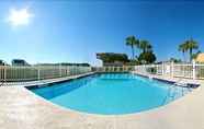 Swimming Pool 2 Econo Lodge Live Oak